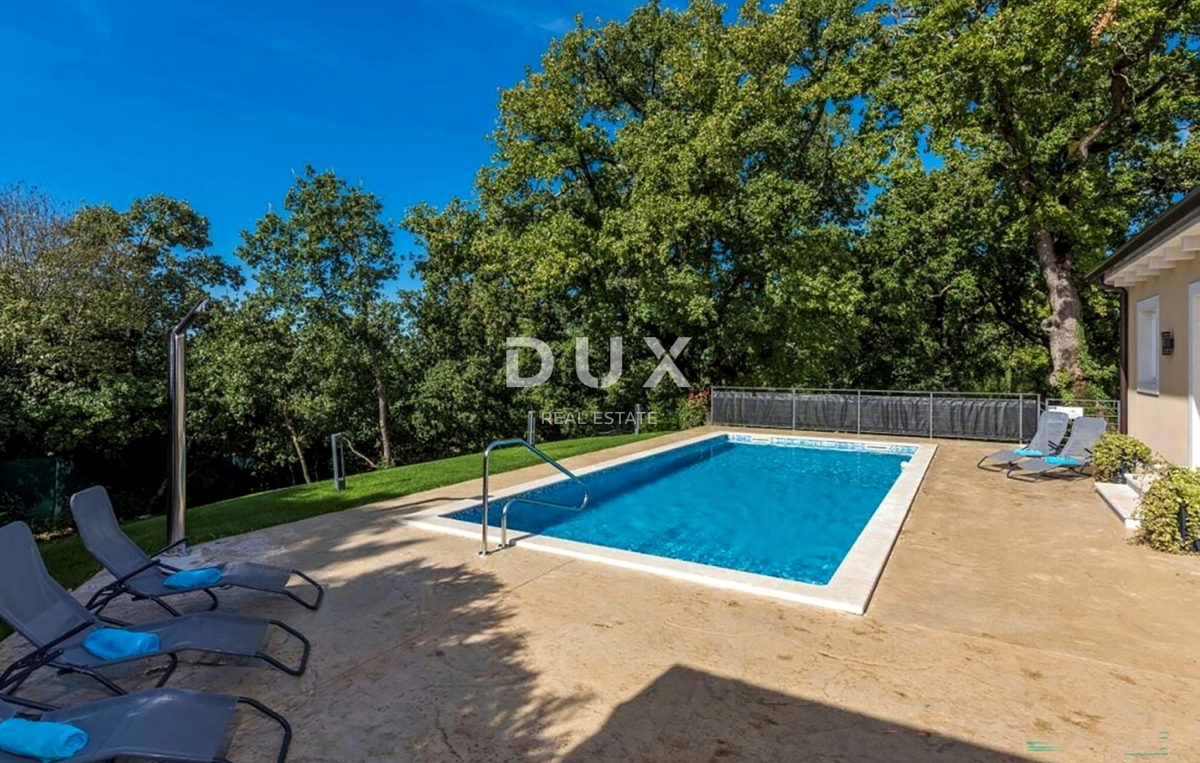 ISTRIA, TINJAN - Casa con piscina ai margini del villaggio