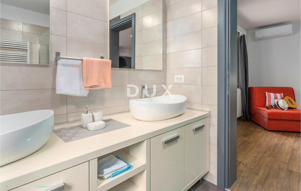 ISTRIA, TINJAN - Casa con piscina ai margini del villaggio