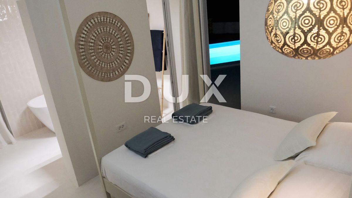 ISOLA DI KRK, LINARDIĆI - Lussuosa casa moderna a un piano con piscina e vista mare