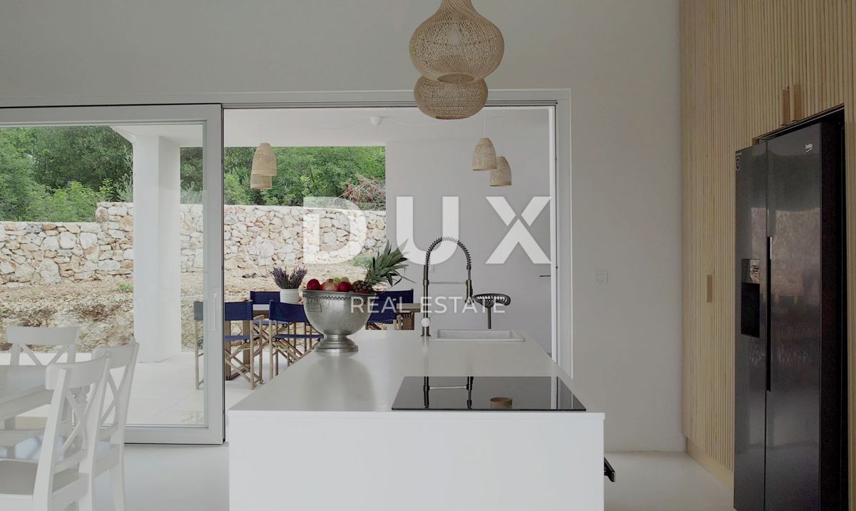 ISOLA DI KRK, LINARDIĆI - Lussuosa casa moderna a un piano con piscina e vista mare