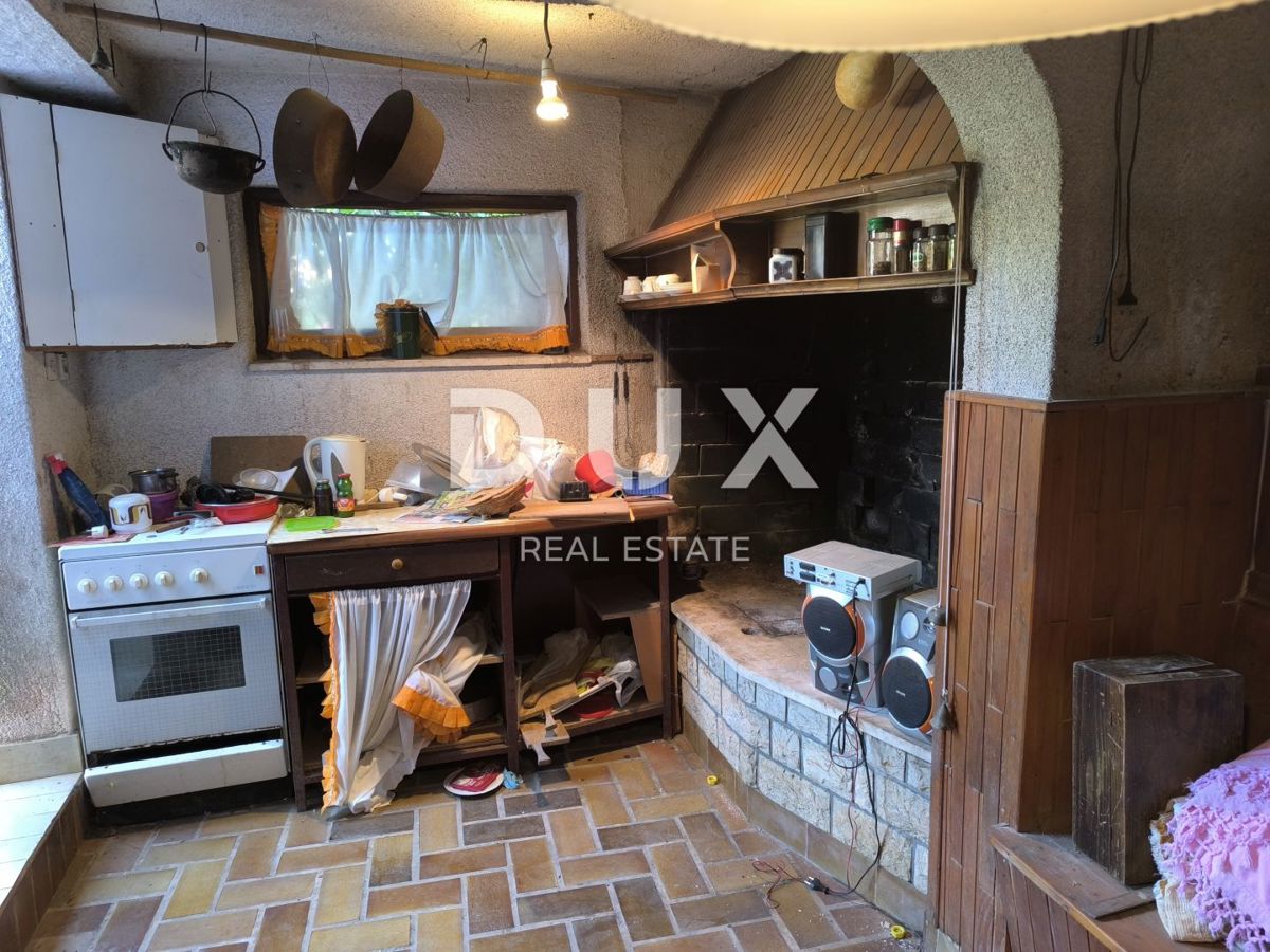 ISTRIA, POLA - Appartamento duplex con giardino e garage vicino alla spiaggia