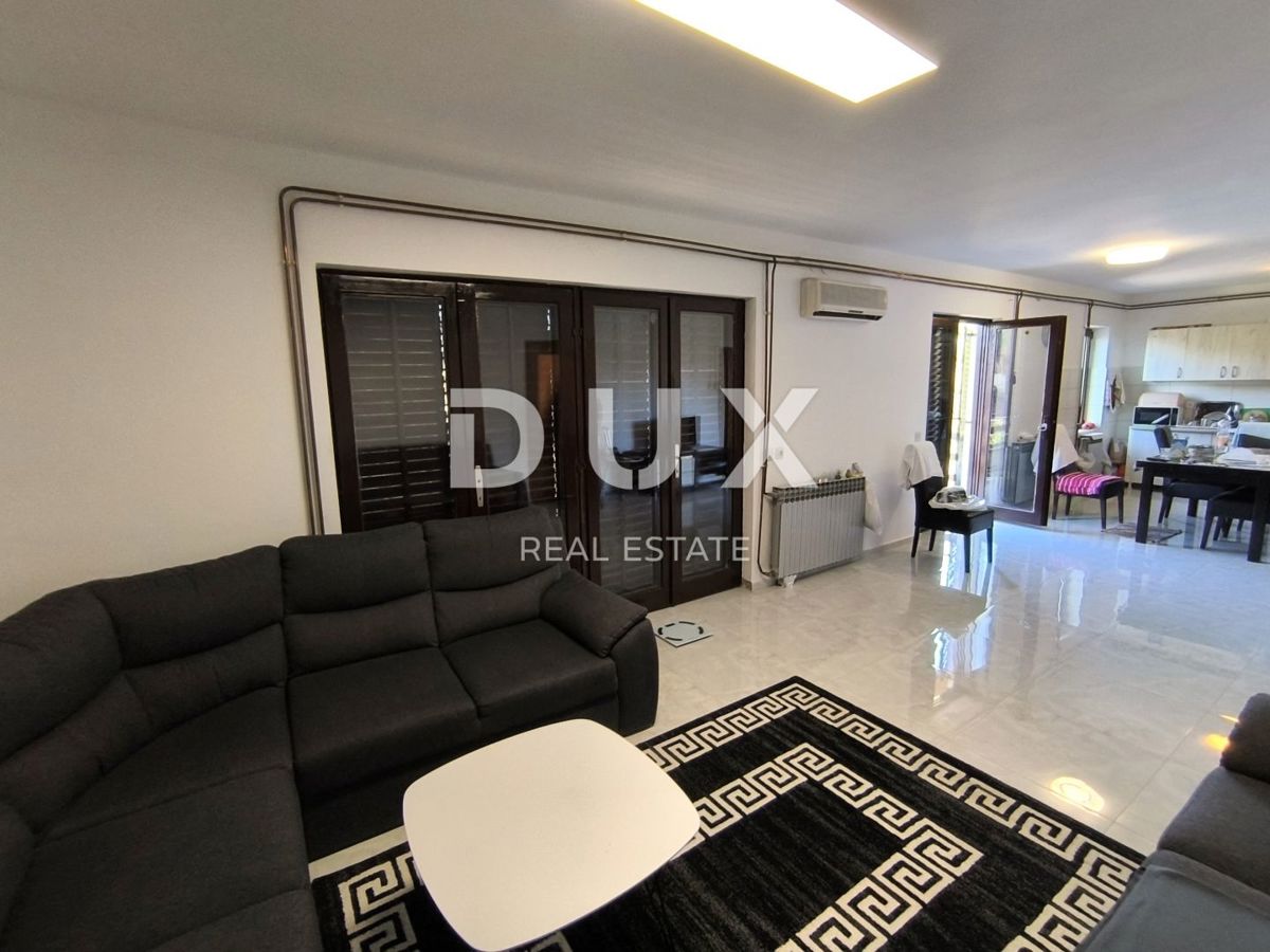 ISTRIA, POLA - Appartamento duplex con giardino e garage vicino alla spiaggia