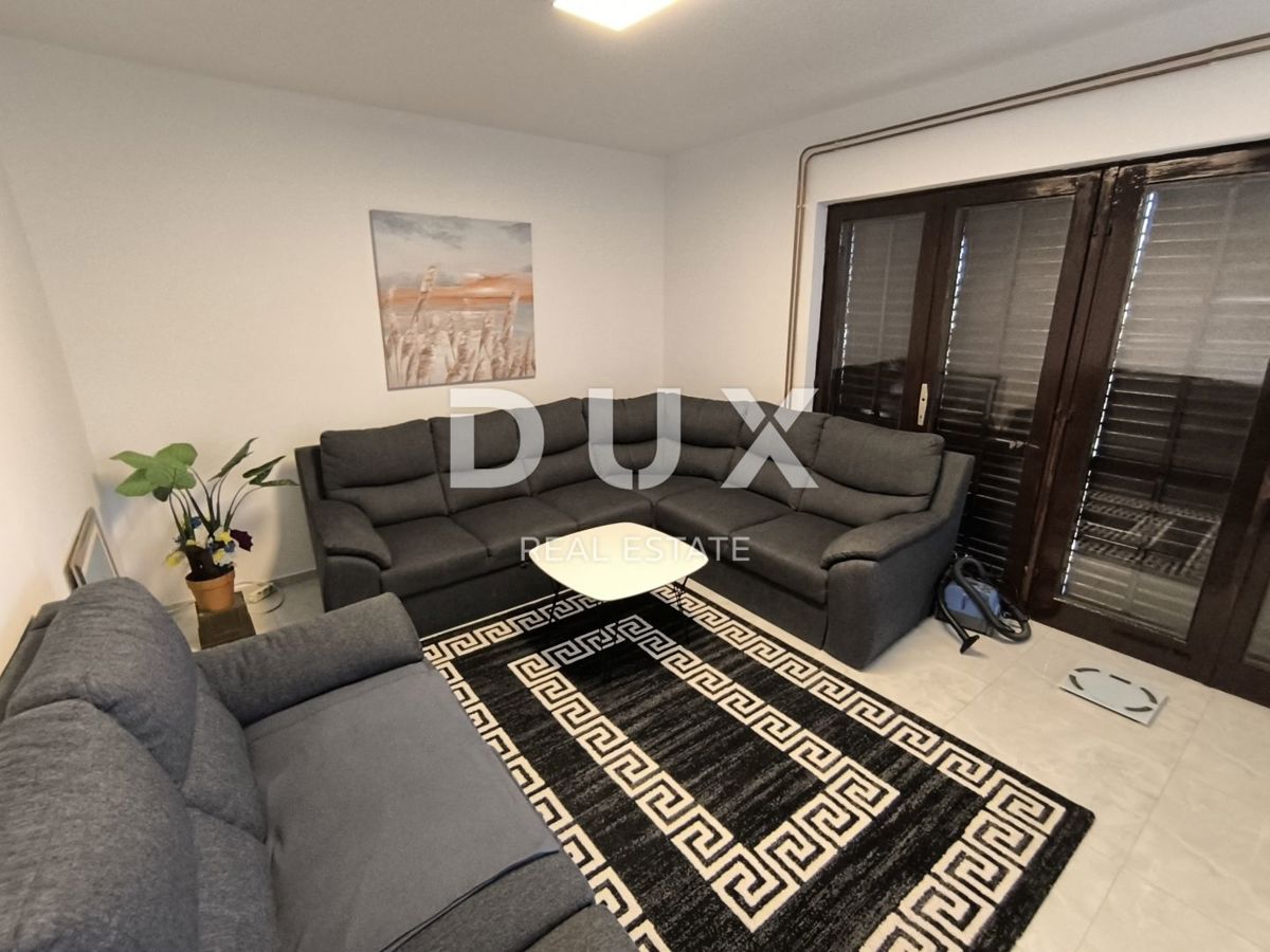 ISTRIA, POLA - Appartamento duplex con giardino e garage vicino alla spiaggia