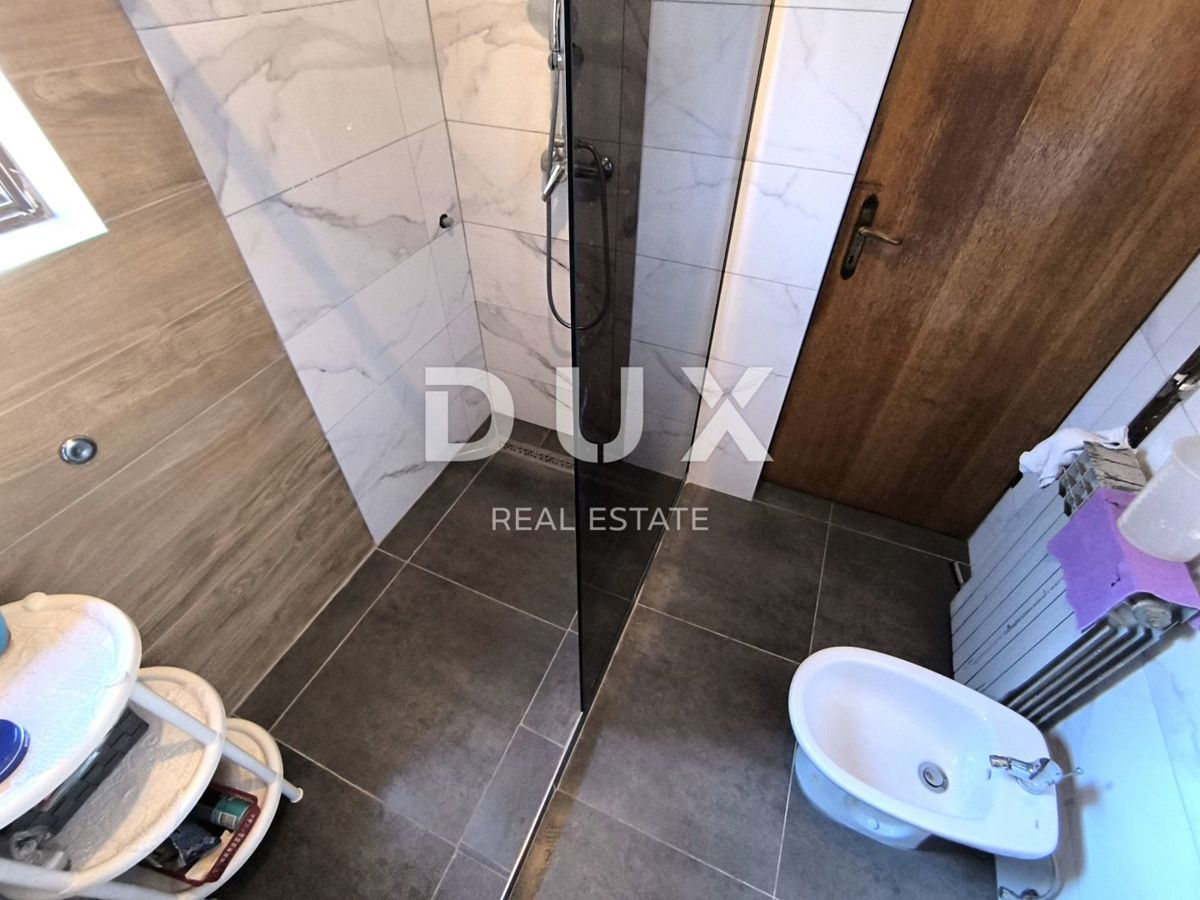 ISTRIA, POLA - Appartamento duplex con giardino e garage vicino alla spiaggia