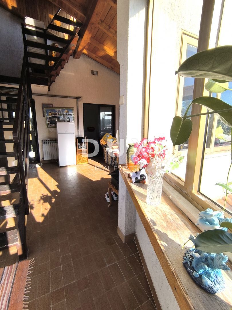 ISTRIA, POLA - Appartamento duplex con giardino e garage vicino alla spiaggia