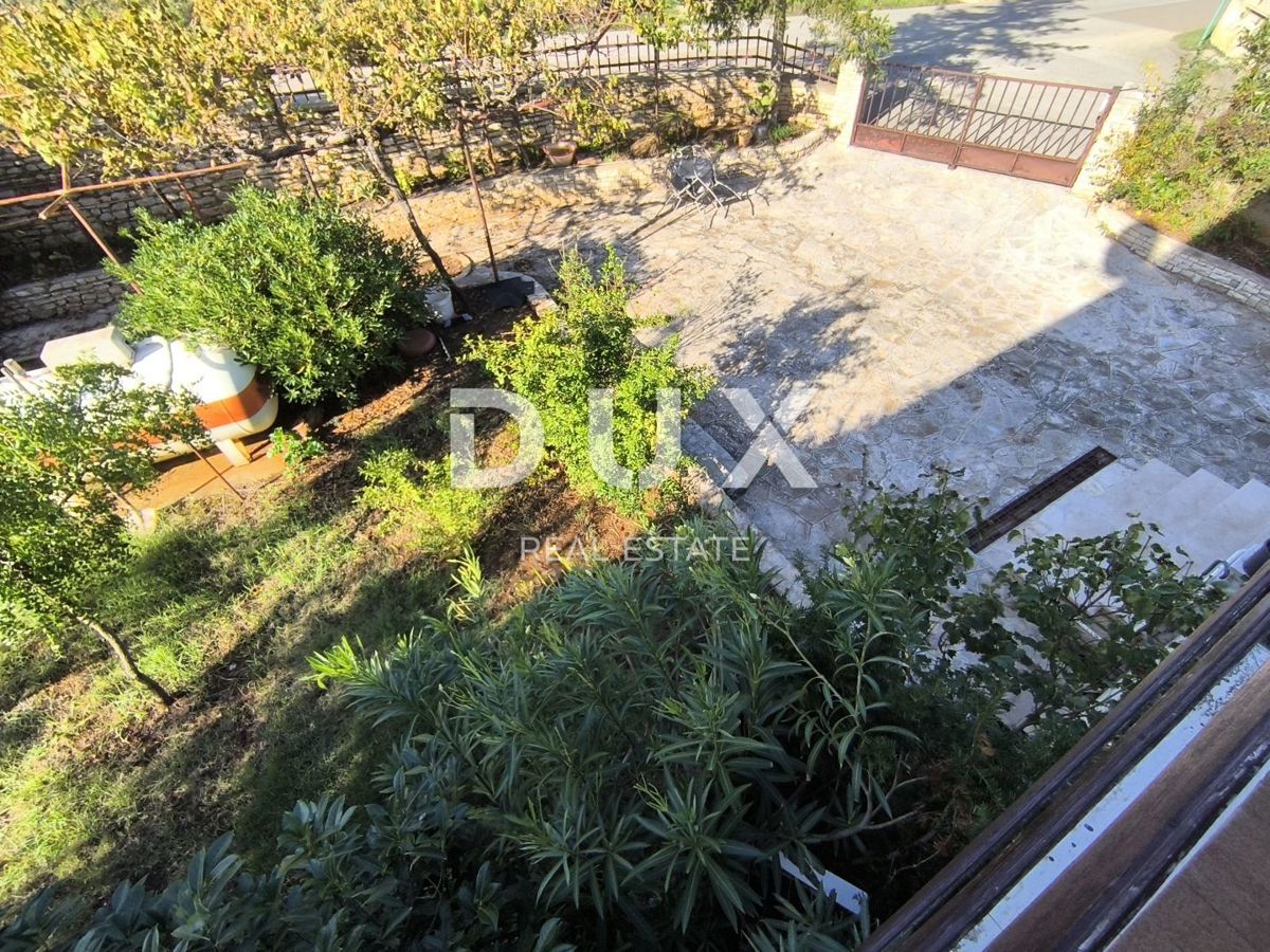 ISTRIA, POLA - Appartamento duplex con giardino e garage vicino alla spiaggia