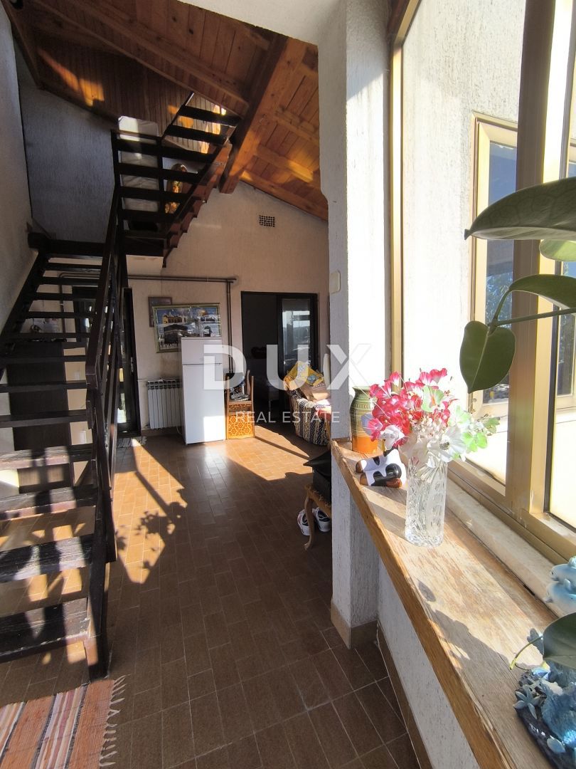 ISTRIA, POLA - Appartamento duplex con giardino e garage vicino alla spiaggia