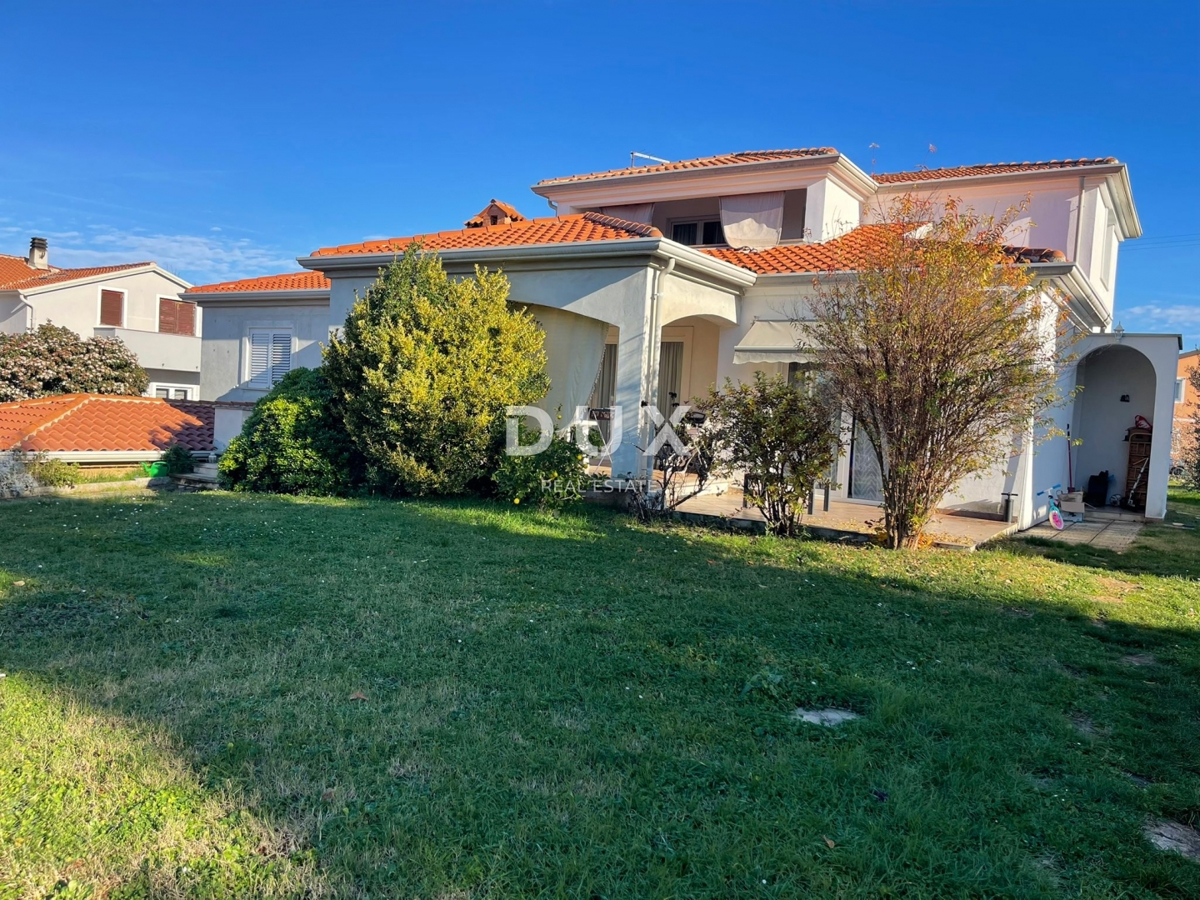 ISTRIA, UMAGO - Casa indipendente con due appartamenti separati, garage e giardino