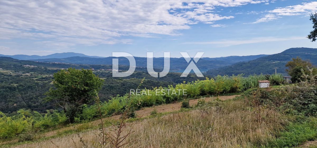 ISTRIA, MOTOVUN - Grande tenuta di 170.000 m2, la vista più bella dell'Istria - Lago Butoniga, Učka, Ćićarija, Montona e la foresta del tartufo di Montona!