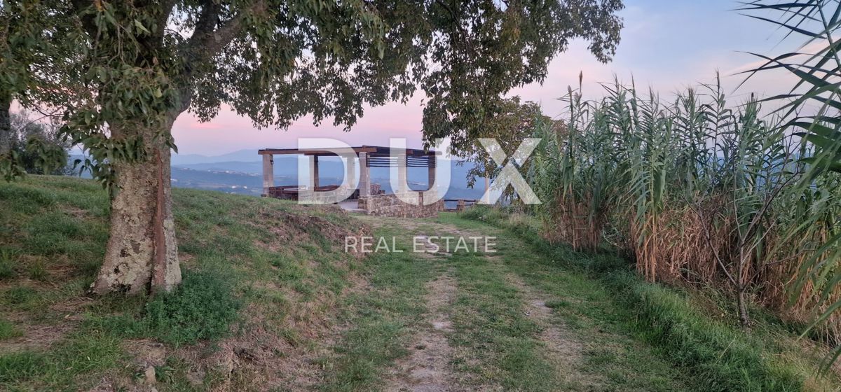 ISTRIA, MOTOVUN - Grande tenuta di 170.000 m2, la vista più bella dell'Istria - Lago Butoniga, Učka, Ćićarija, Montona e la foresta del tartufo di Montona!