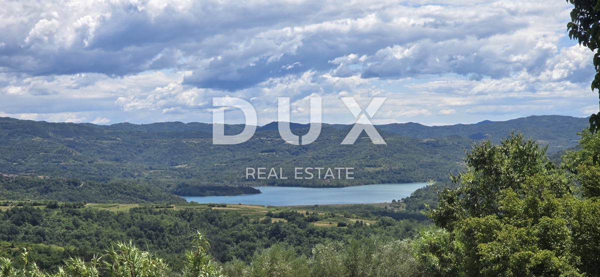 ISTRIA, MOTOVUN - Grande tenuta di 170.000 m2, la vista più bella dell'Istria - Lago Butoniga, Učka, Ćićarija, Montona e la foresta del tartufo di Montona!