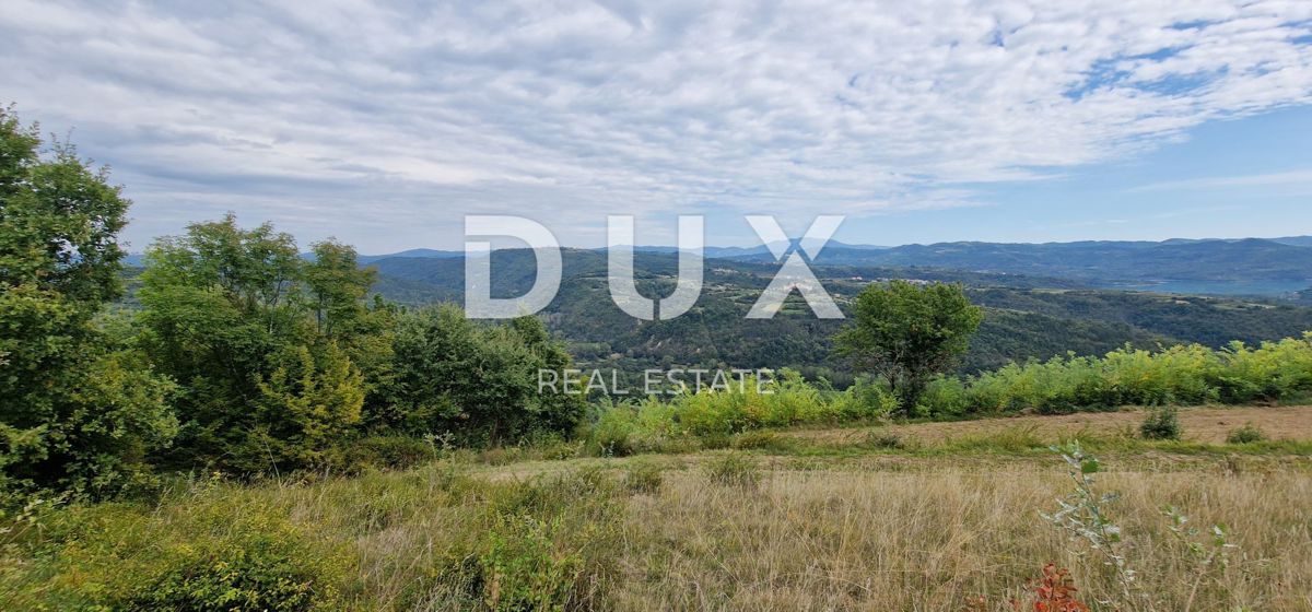 ISTRIA, MOTOVUN - Grande tenuta di 170.000 m2, la vista più bella dell'Istria - Lago Butoniga, Učka, Ćićarija, Montona e la foresta del tartufo di Montona!