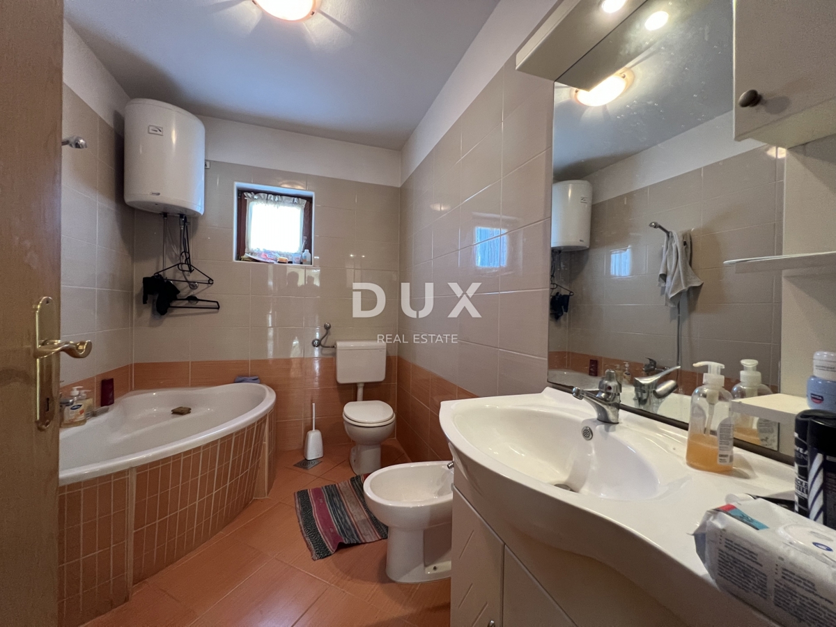 MARINIĆI, VIŠKOVO – Immobile bifamiliare, edificio residenziale e commerciale con potenziale di investimento