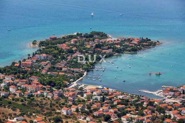 ZADAR, SUKOŠAN - Terreno con edificio esistente!