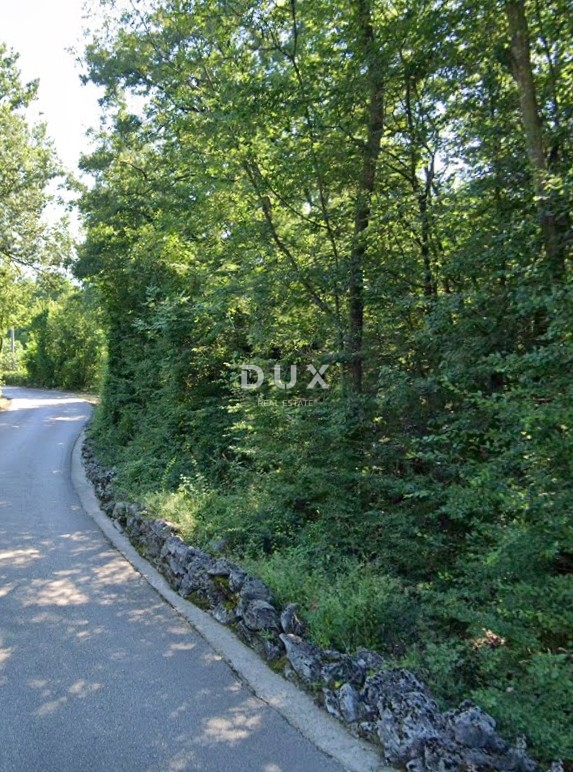 ISOLA DI KRK, RISIKA – attraente terreno edificabile di 1.831 m², a 1.300 m dalla spiaggia di San Marco!