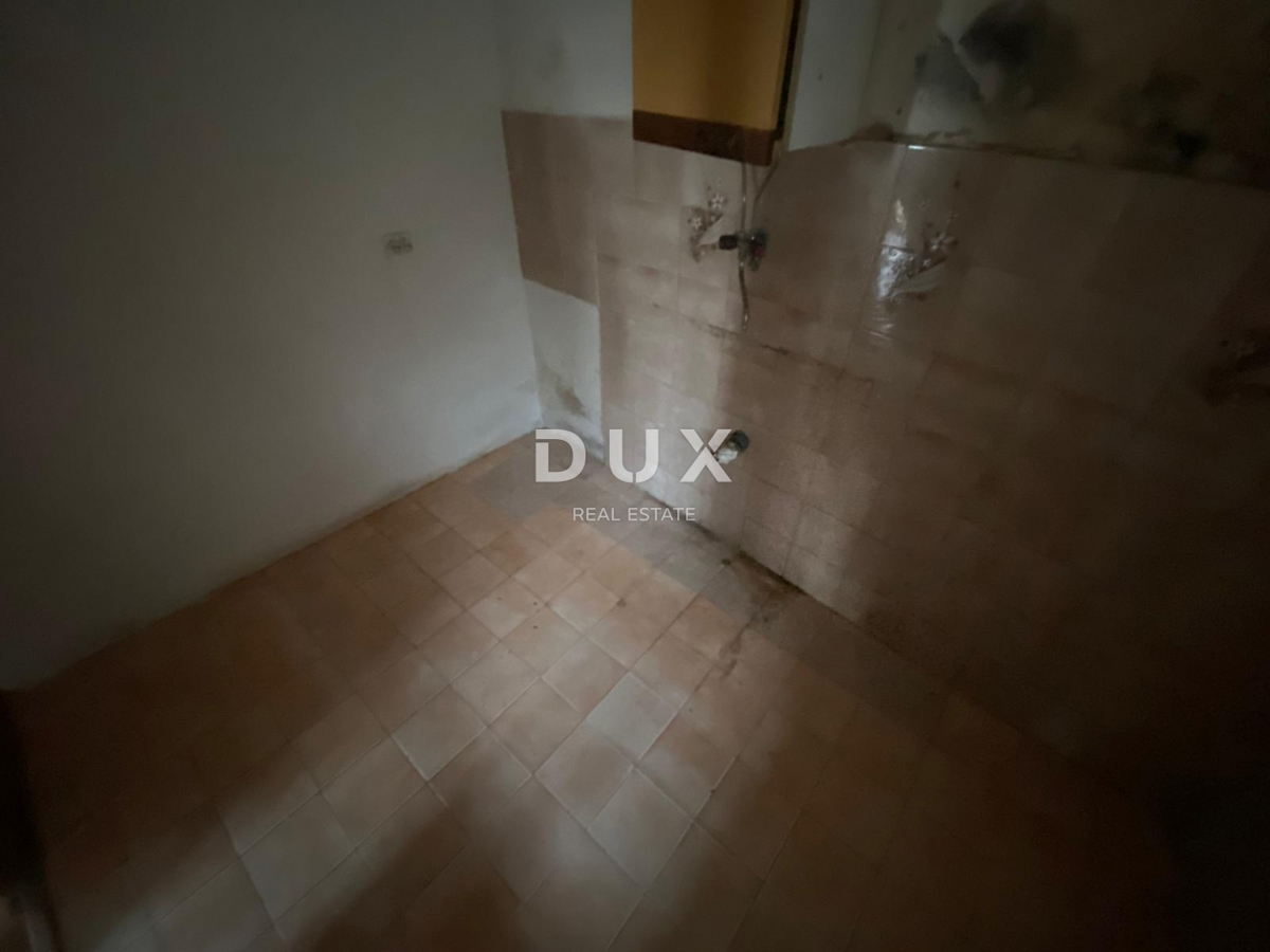 RIJEKA, KOSTRENA - casa indipendente + giardino con parcheggio e vista mare! OCCASIONE!