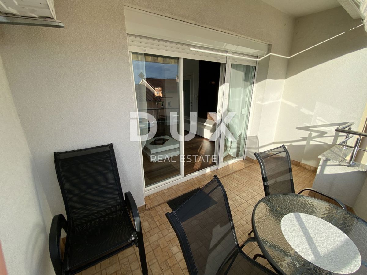 RIJEKA, GORNJI ZAMET - Moderno appartamento con 3 camere da letto + soggiorno, 2 posti auto e vista mare