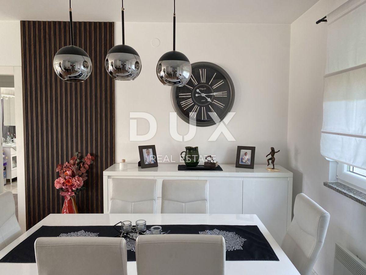 RIJEKA, GORNJI ZAMET - Moderno appartamento con 3 camere da letto + soggiorno, 2 posti auto e vista mare