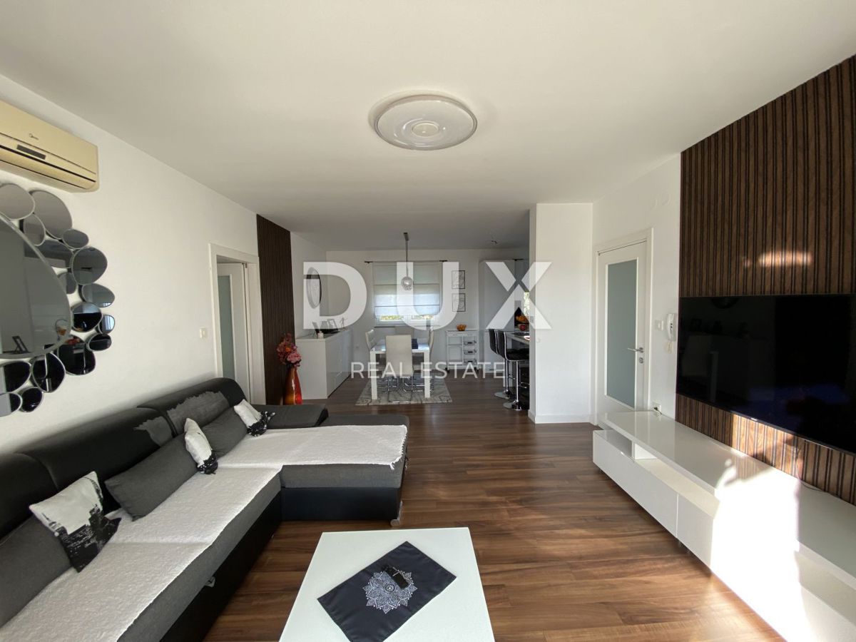 RIJEKA, GORNJI ZAMET - Moderno appartamento con 3 camere da letto + soggiorno, 2 posti auto e vista mare