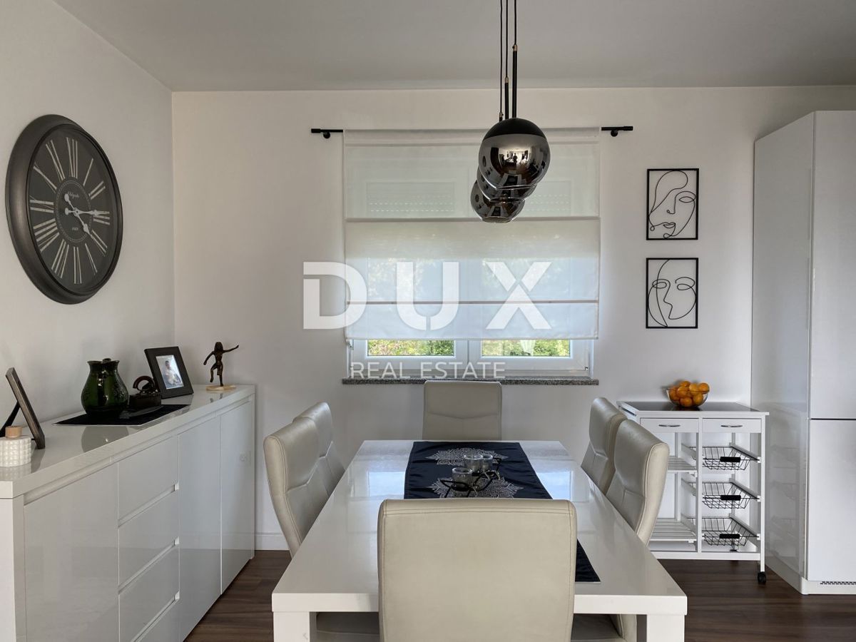 RIJEKA, GORNJI ZAMET - Moderno appartamento con 3 camere da letto + soggiorno, 2 posti auto e vista mare