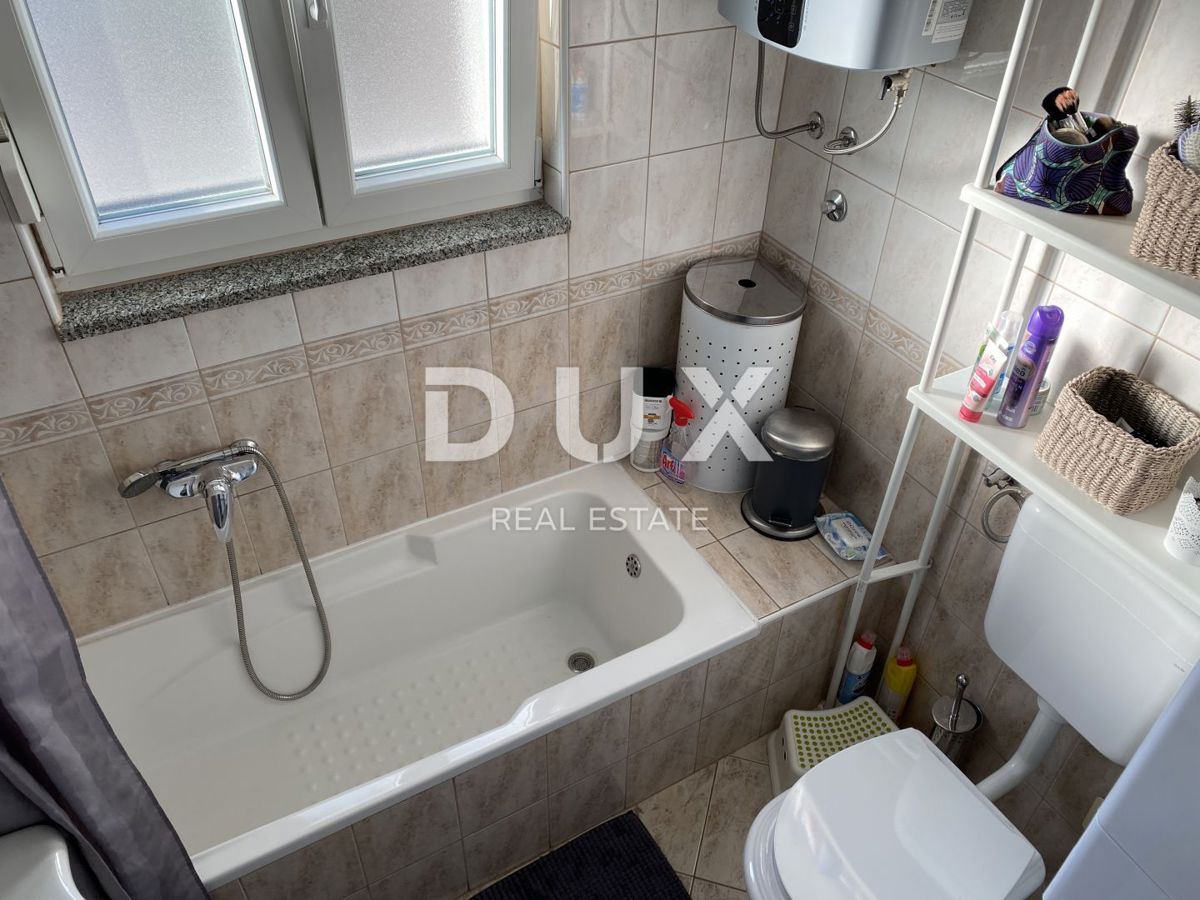 RIJEKA, GORNJI ZAMET - Moderno appartamento con 3 camere da letto + soggiorno, 2 posti auto e vista mare