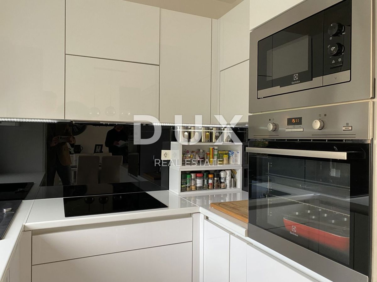 RIJEKA, GORNJI ZAMET - Moderno appartamento con 3 camere da letto + soggiorno, 2 posti auto e vista mare