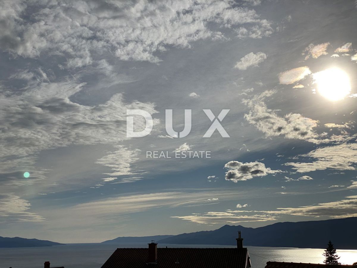 RIJEKA, GORNJI ZAMET - Moderno appartamento con 3 camere da letto + soggiorno, 2 posti auto e vista mare