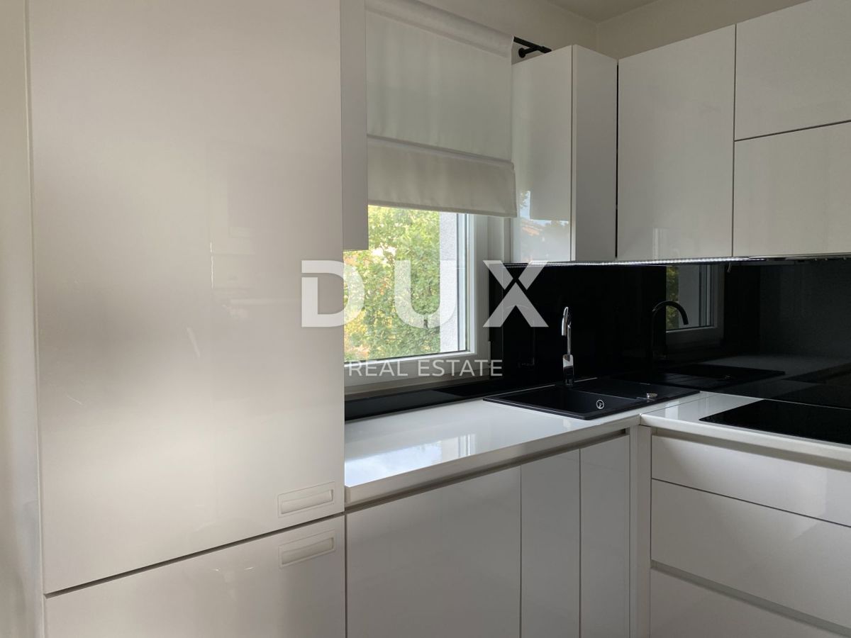 RIJEKA, GORNJI ZAMET - Moderno appartamento con 3 camere da letto + soggiorno, 2 posti auto e vista mare