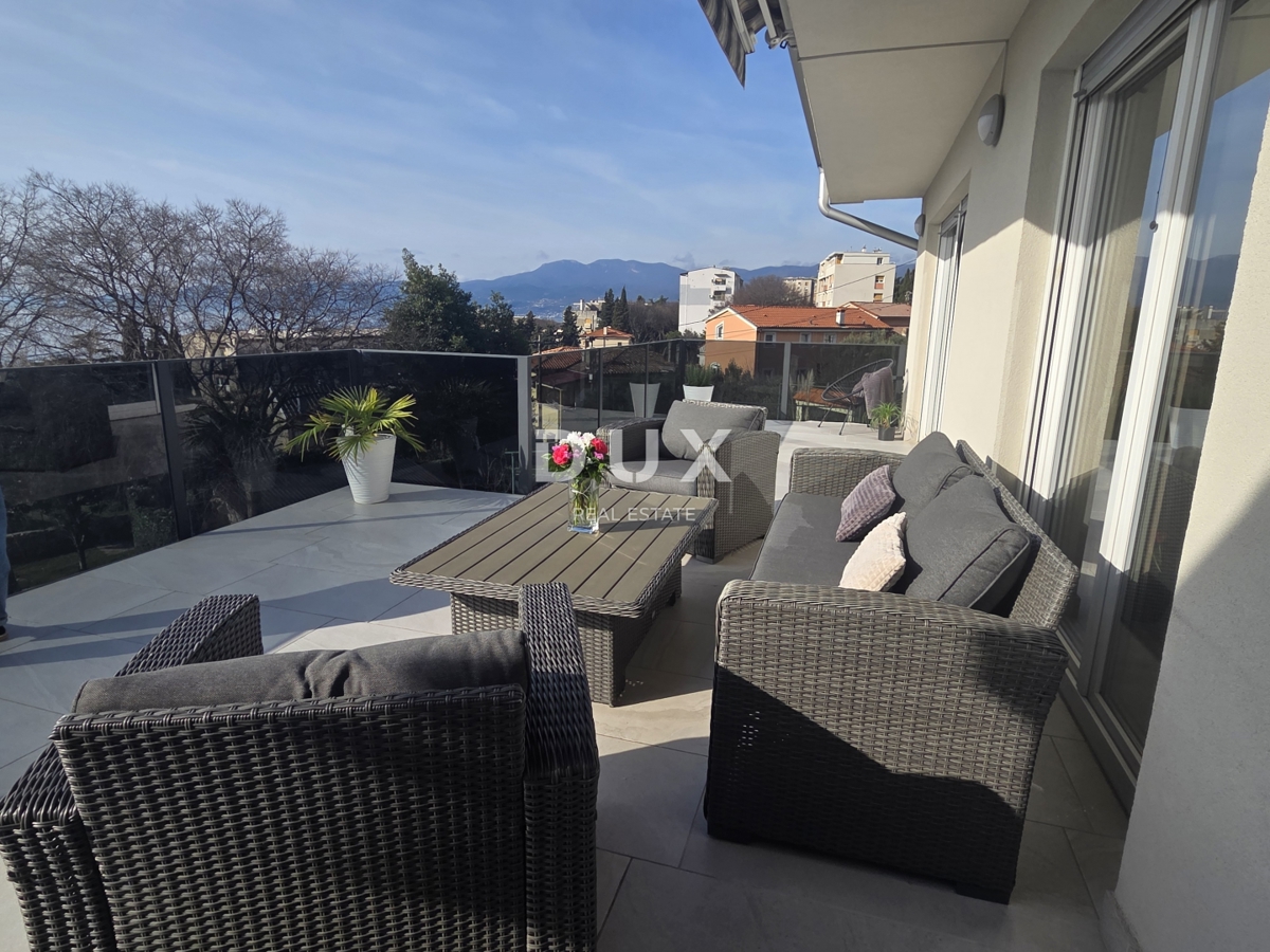 RIJEKA, TURNIĆ - esclusivo appartamento con 3 camere da letto e terrazza con vista sul mare in un edificio di NUOVA COSTRUZIONE! VENDITA URGENTE! OCCASIONE!