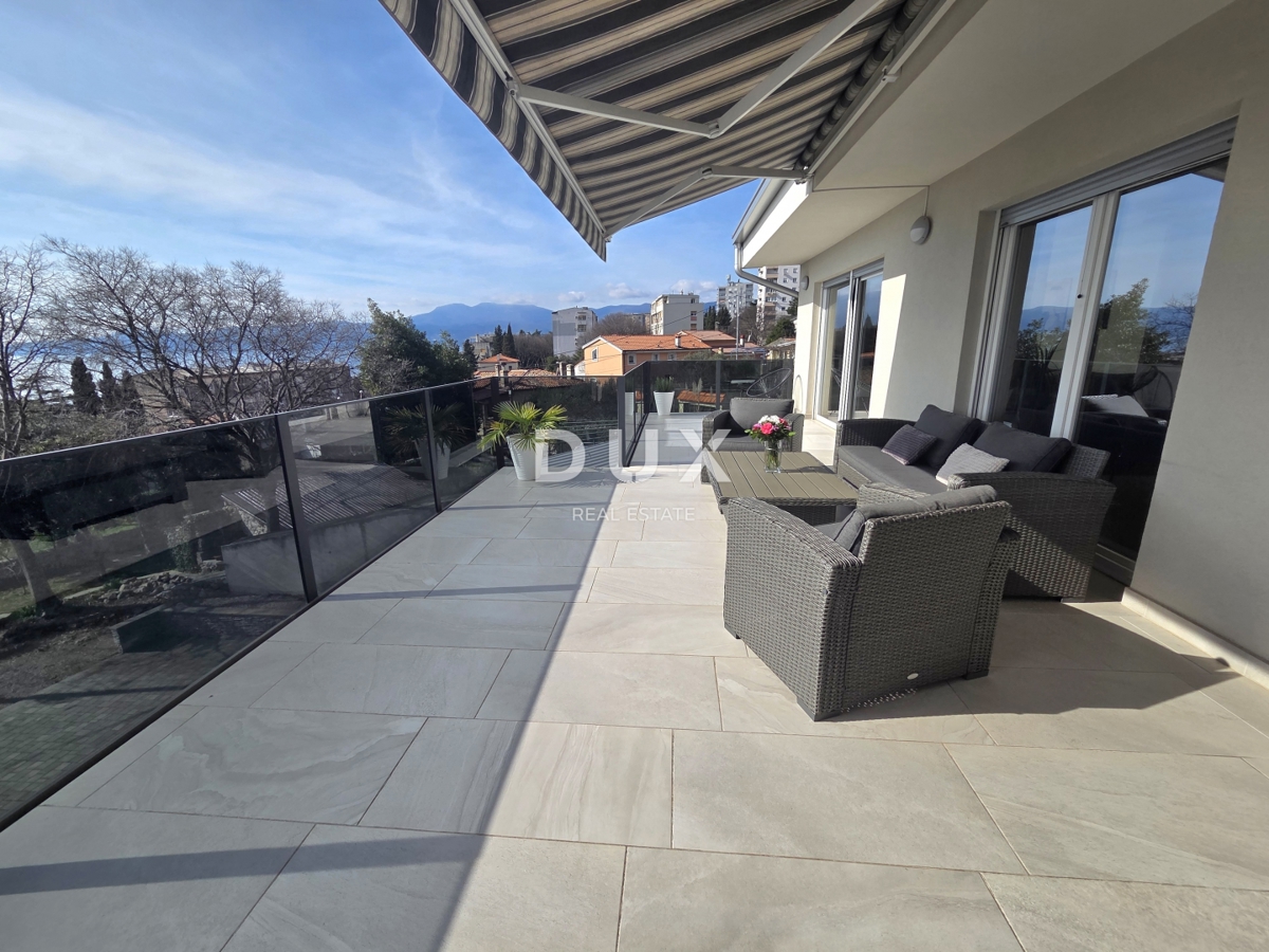 RIJEKA, TURNIĆ - esclusivo appartamento con 3 camere da letto e terrazza con vista sul mare in un edificio di NUOVA COSTRUZIONE! VENDITA URGENTE! OCCASIONE!