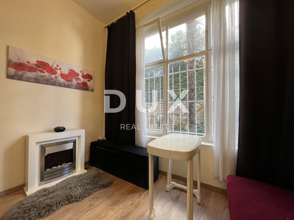 ABBAZIA, CENTRO – Due appartamenti con parcheggio in una villa storica