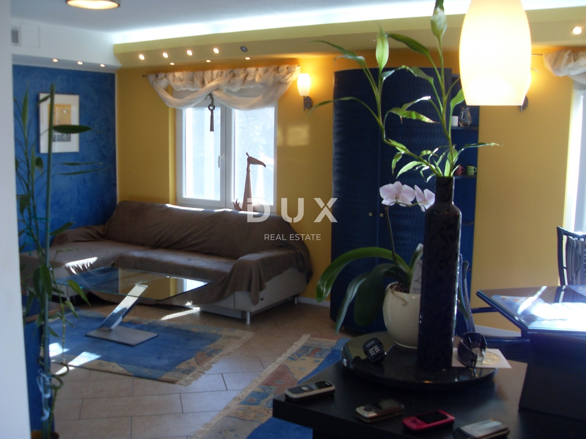 NOVI VINODOLSKI – Elegante casa di 191 m2, a 40 m dal mare