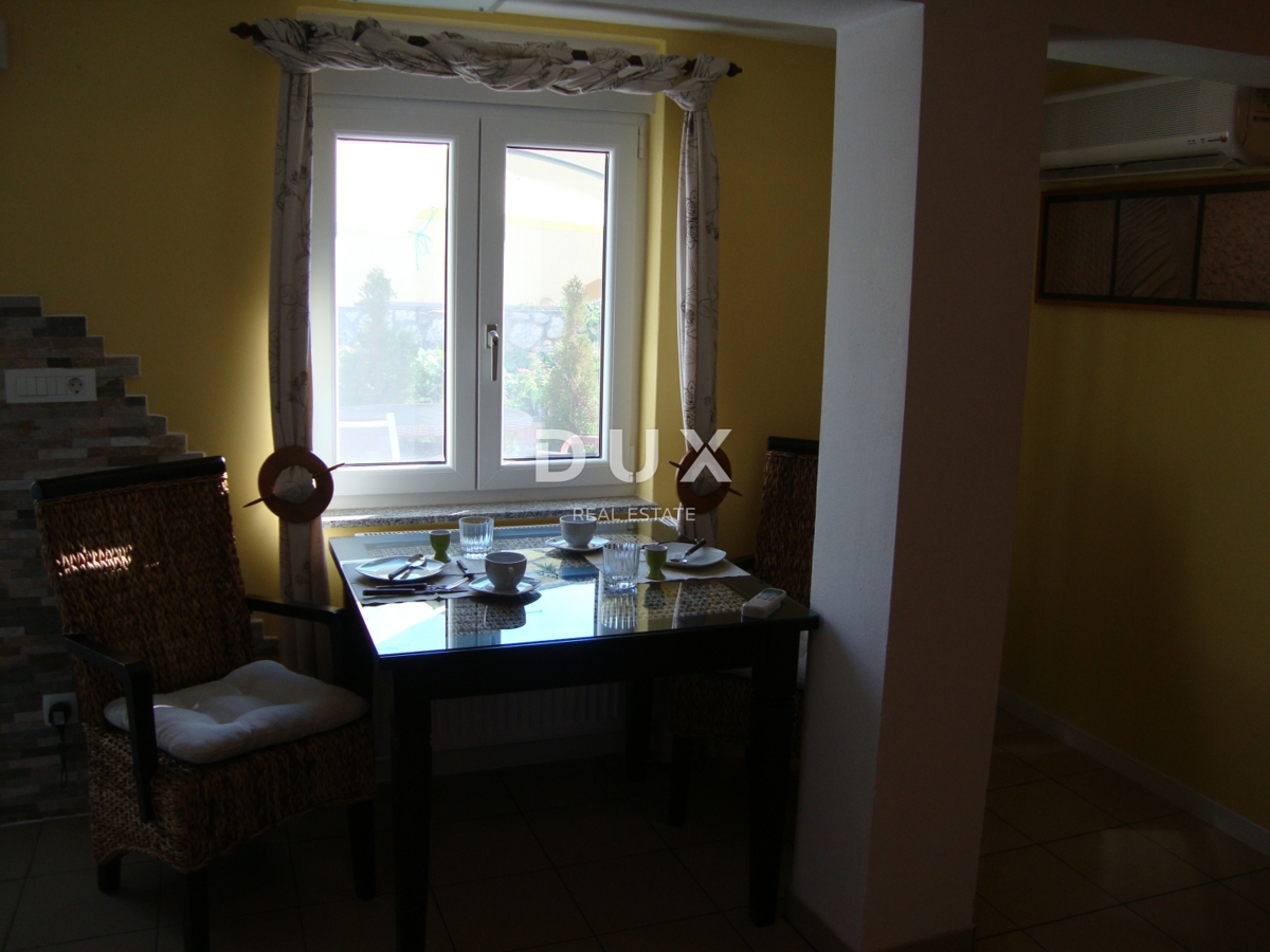 NOVI VINODOLSKI – Elegante casa di 191 m2, a 40 m dal mare