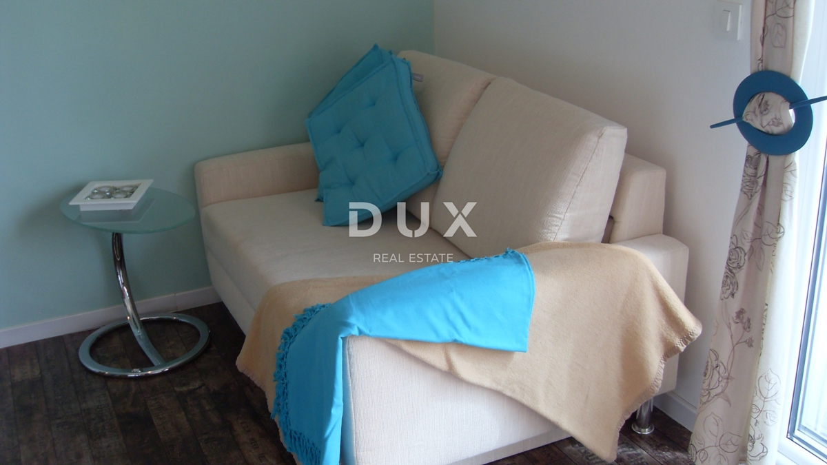 NOVI VINODOLSKI – Elegante casa di 191 m2, a 40 m dal mare