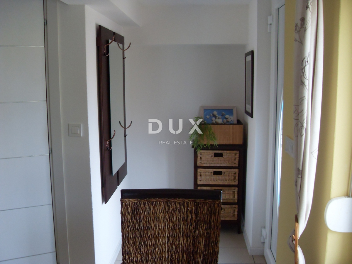 NOVI VINODOLSKI – Elegante casa di 191 m2, a 40 m dal mare