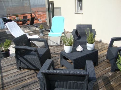 NOVI VINODOLSKI – Elegante casa di 191 m2, a 40 m dal mare