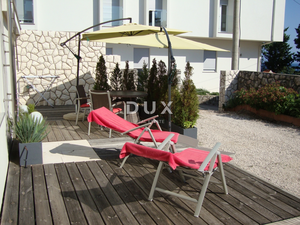 NOVI VINODOLSKI – Elegante casa di 191 m2, a 40 m dal mare