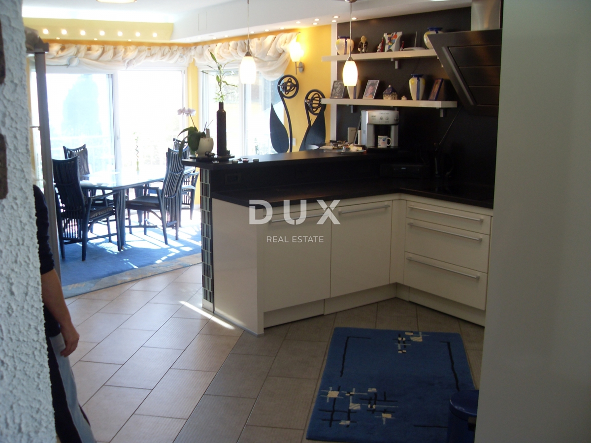 NOVI VINODOLSKI – Elegante casa di 191 m2, a 40 m dal mare