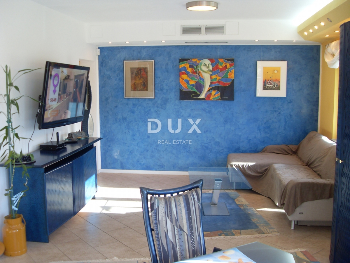 NOVI VINODOLSKI – Elegante casa di 191 m2, a 40 m dal mare