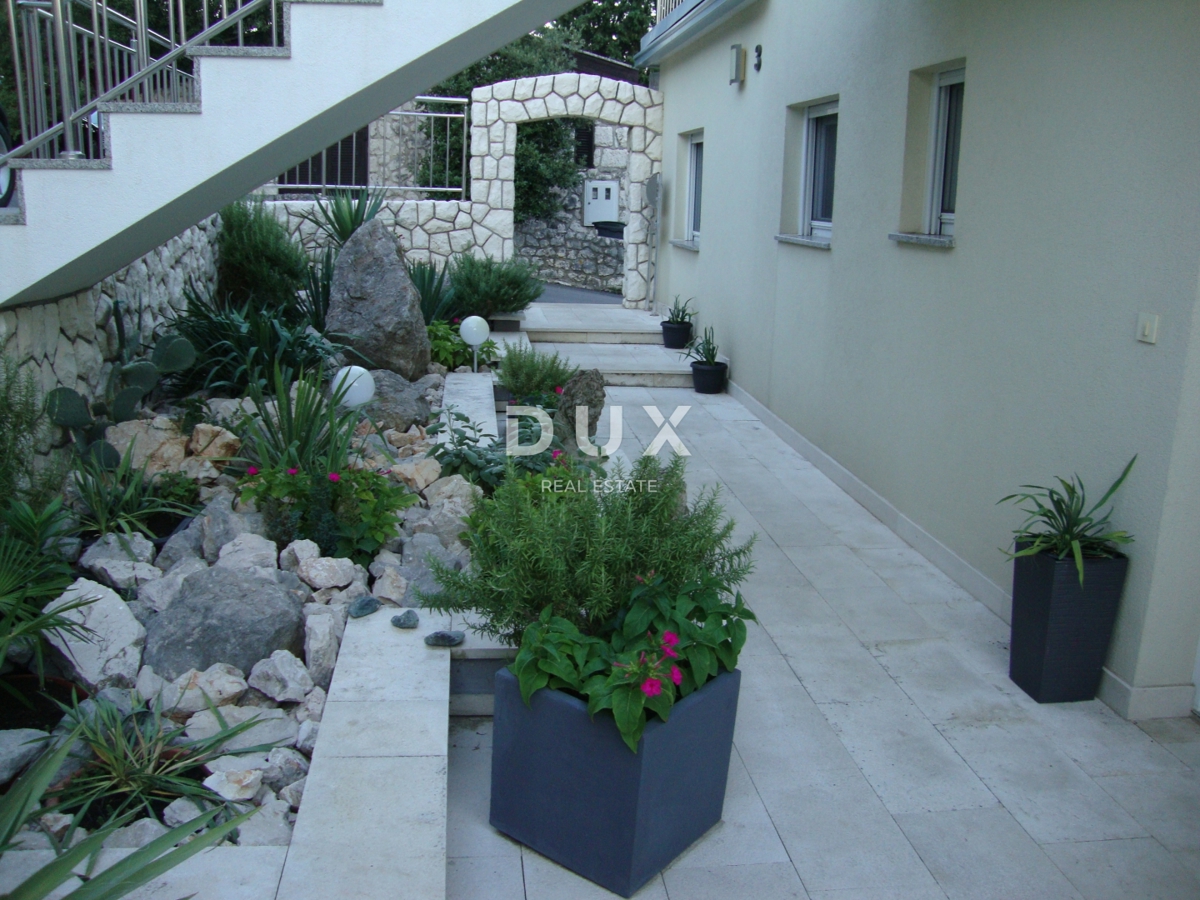 NOVI VINODOLSKI – Elegante casa di 191 m2, a 40 m dal mare