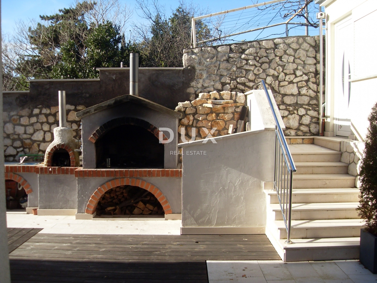 NOVI VINODOLSKI – Elegante casa di 191 m2, a 40 m dal mare