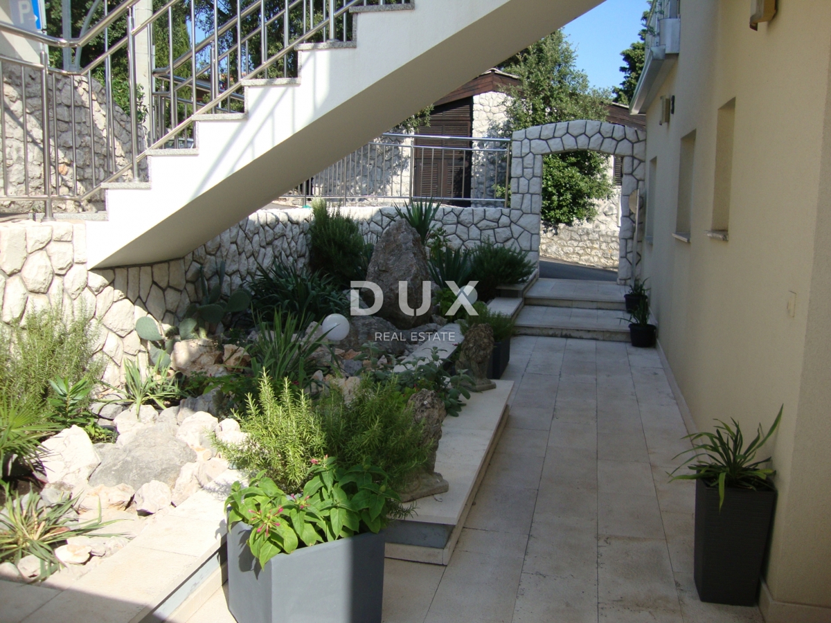 NOVI VINODOLSKI – Elegante casa di 191 m2, a 40 m dal mare