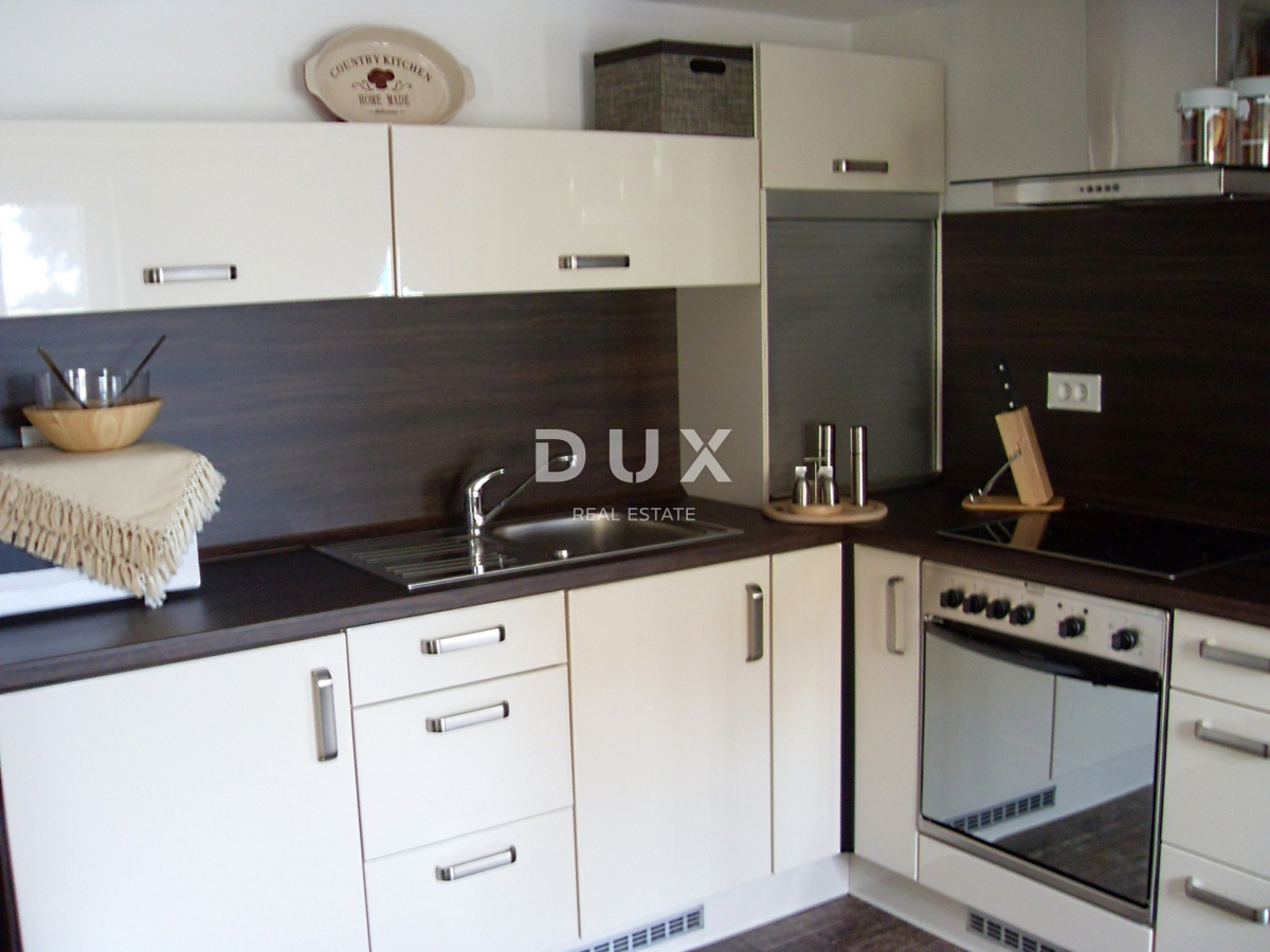 NOVI VINODOLSKI – Elegante casa di 191 m2, a 40 m dal mare