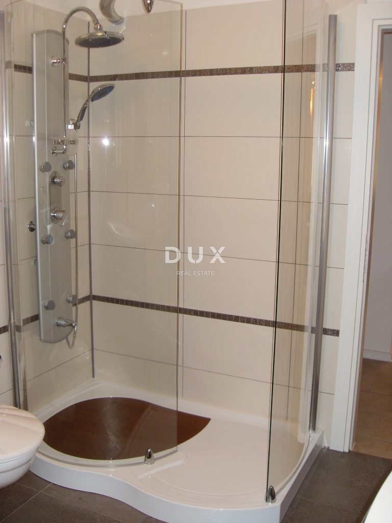 NOVI VINODOLSKI – Elegante casa di 191 m2, a 40 m dal mare