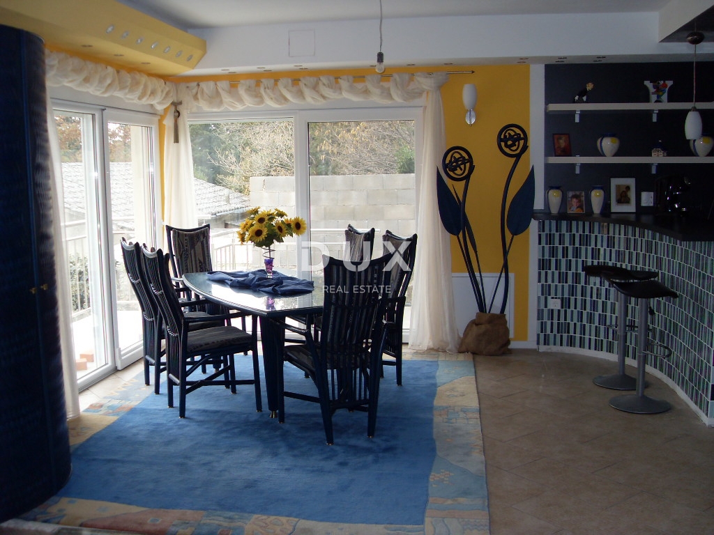 NOVI VINODOLSKI – Elegante casa di 191 m2, a 40 m dal mare