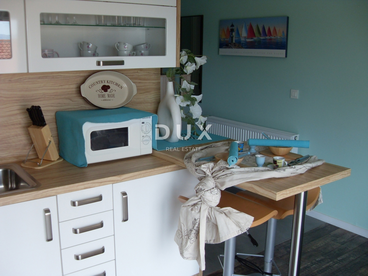 NOVI VINODOLSKI – Elegante casa di 191 m2, a 40 m dal mare