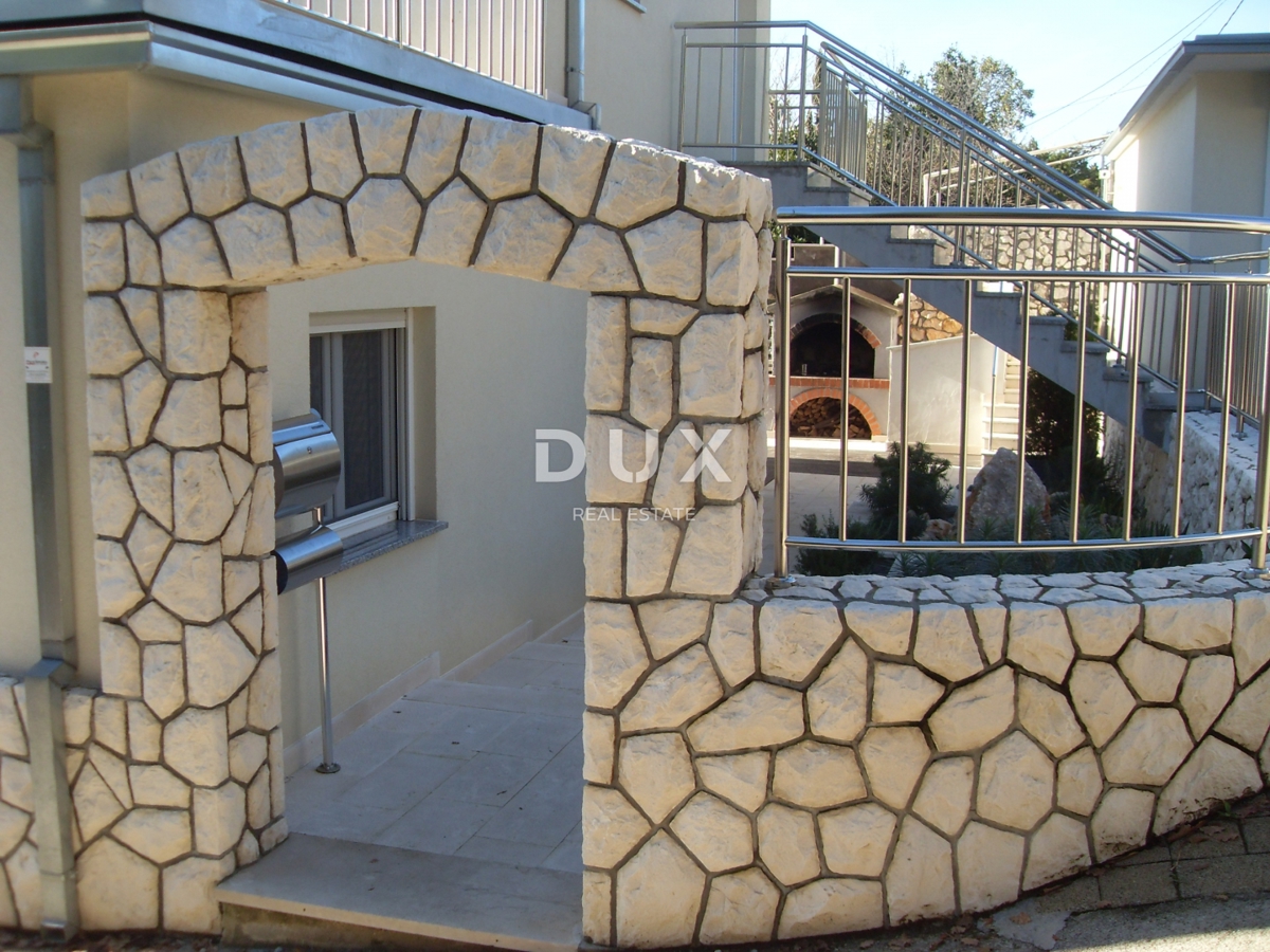 NOVI VINODOLSKI – Elegante casa di 191 m2, a 40 m dal mare