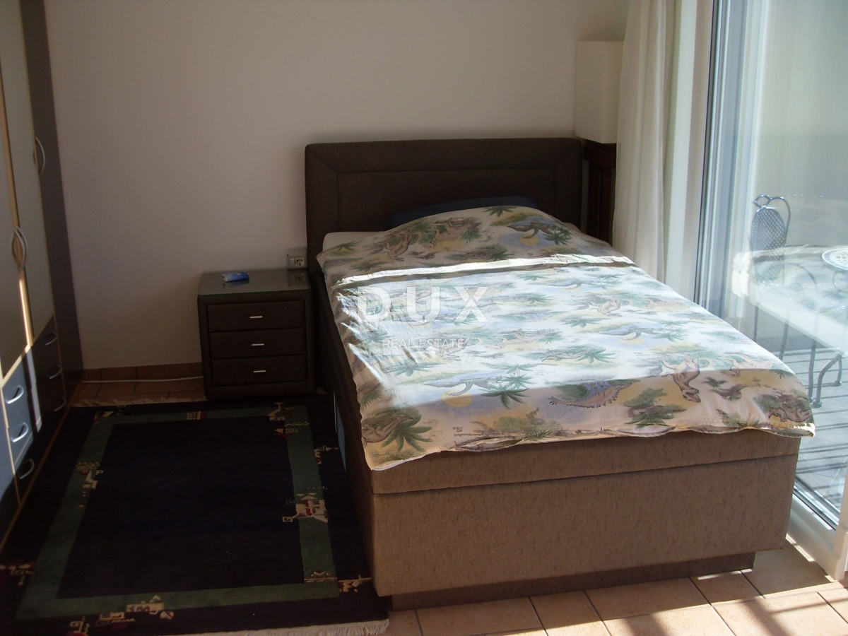 NOVI VINODOLSKI – Elegante casa di 191 m2, a 40 m dal mare