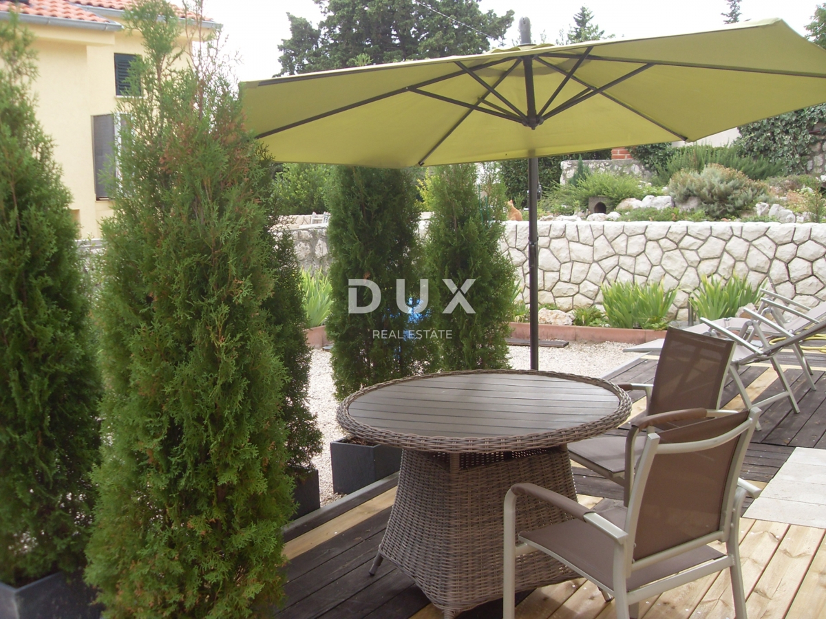 NOVI VINODOLSKI – Elegante casa di 191 m2, a 40 m dal mare