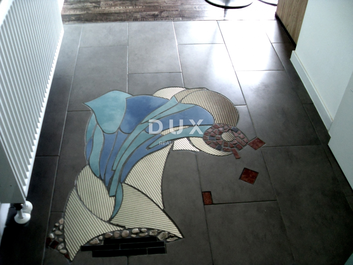 NOVI VINODOLSKI – Elegante casa di 191 m2, a 40 m dal mare